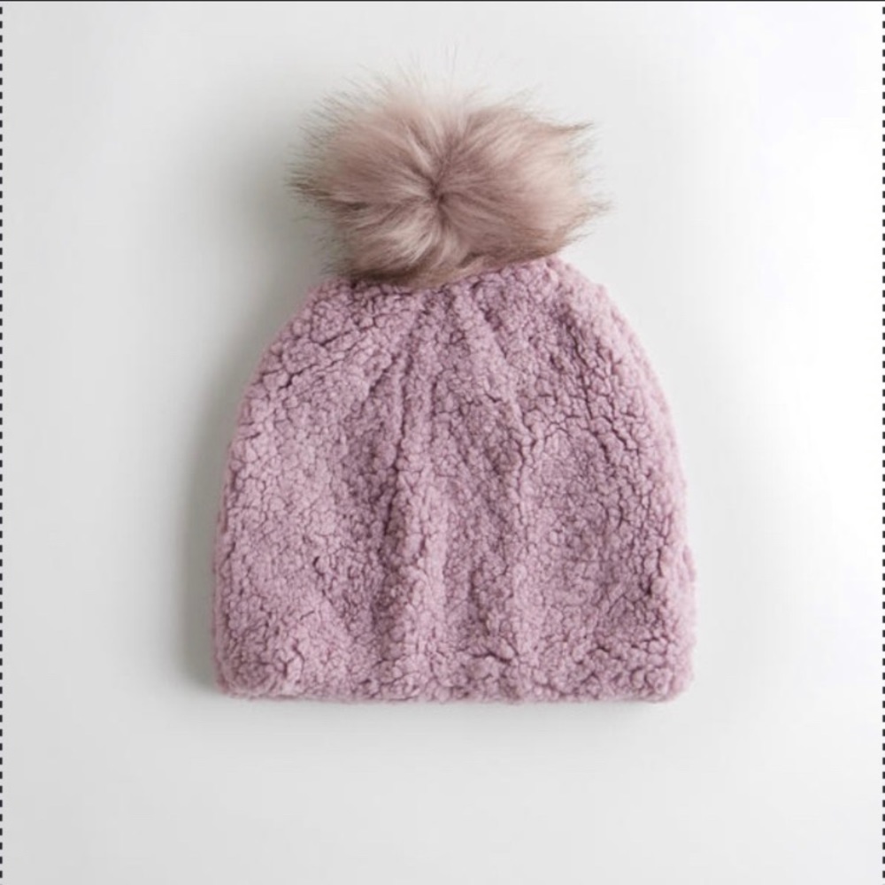 NWT Hollister Sherpa beanie